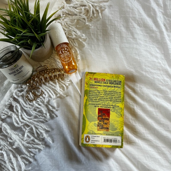 The Girl With The Dragon Tattoo book - Picture 3 of 3